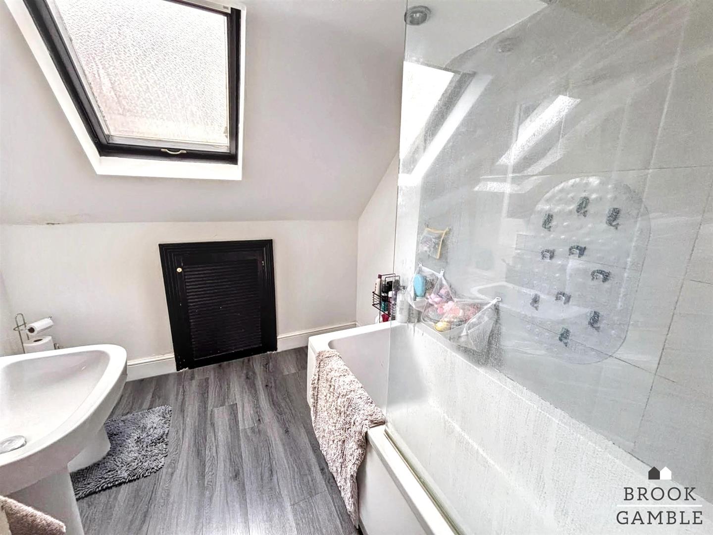 2 Bedroom House - Mid Terrace. Springfield Road in Eastbourne,  10